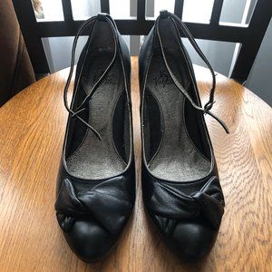 Very Volatile Womens Size 7 Pump Platform Heels Shoes